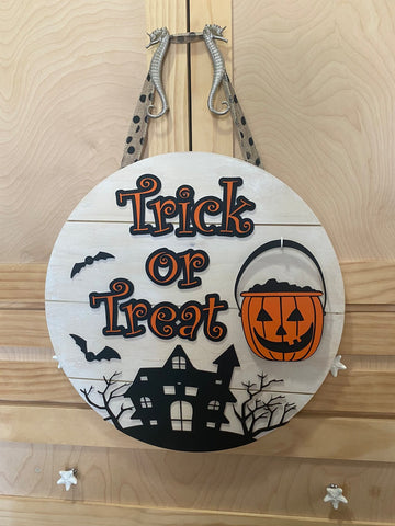 Halloween Shiplap Trick or Treat Door Sign